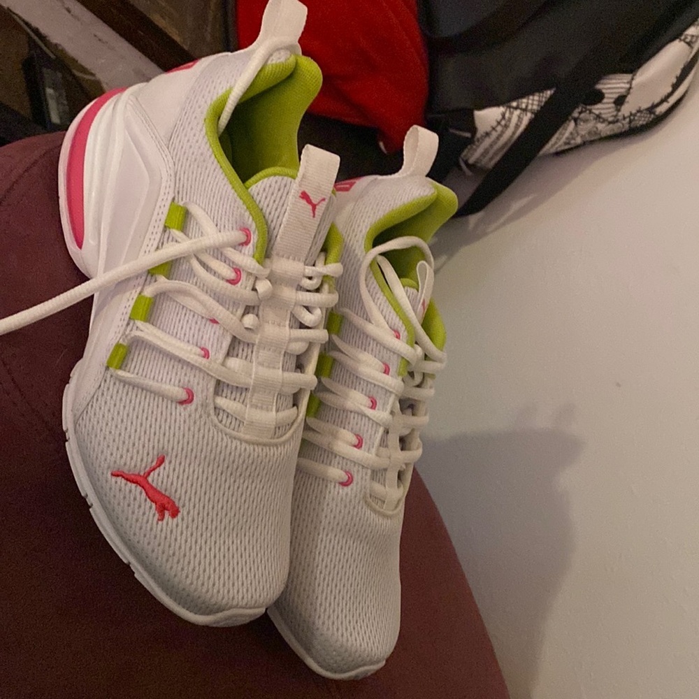 Womens Puma 7.5
